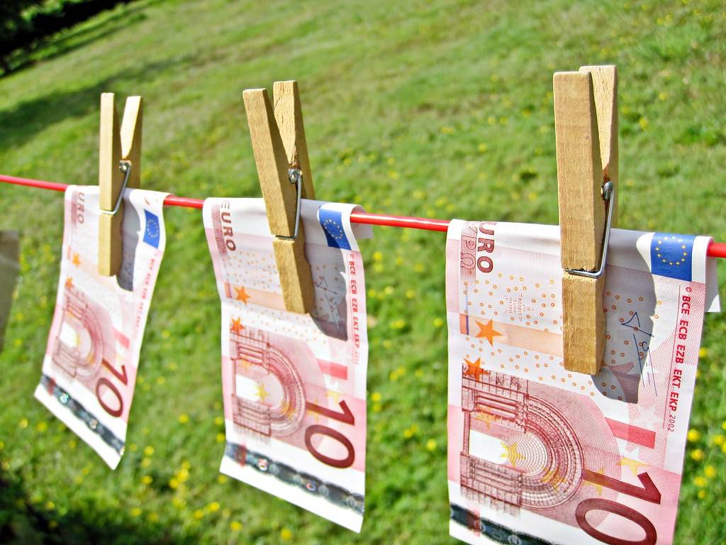 Ko su obveznici Zakona o sprečavanju pranja novca i finansiranja terorizma?